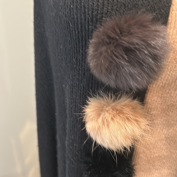 Formal black wrap with rabbit fur trim - Picture 2 of 6